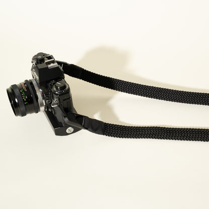 Flat Braid Paracord Camera Strap 44", Red or Black + Peak Design Anchors