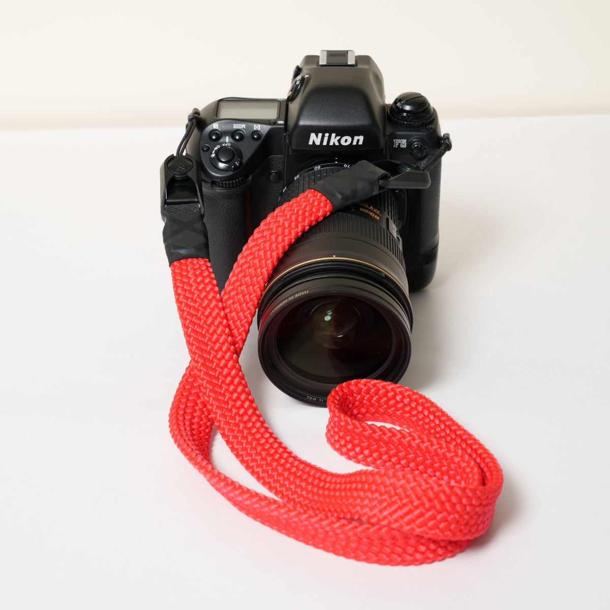 Flat Braid Paracord Camera Strap 44", Red or Black + Peak Design Anchors